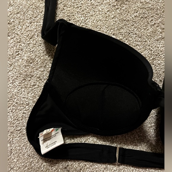 La vie en rose Black padded bikini top size medium. Halter tie.Back slide clip. - Picture 4 of 6